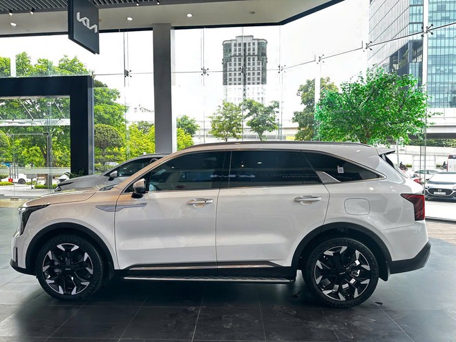 Kia Sorento 2025 ra mắt Việt Nam: Giá từ 1,249 tỷ đồng, mâm lớn, nâng cấp ADAS đấu Santa Fe, Everest- Ảnh 3. Kia Sorento 2025 ra mắt Việt Nam: Giá từ 1,249 tỷ đồng, mâm lớn, nâng cấp ADAS đấu Santa Fe, Everest- Ảnh 3.