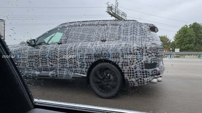 BMW X7 đời mới lại lộ diện trên đường: Dáng cao hơn, đèn 2 tầng, có thể thêm bản hiệu suất cao- Ảnh 5. BMW X7 đời mới lại lộ diện trên đường: Dáng cao hơn, đèn 2 tầng, có thể thêm bản hiệu suất cao- Ảnh 5.
