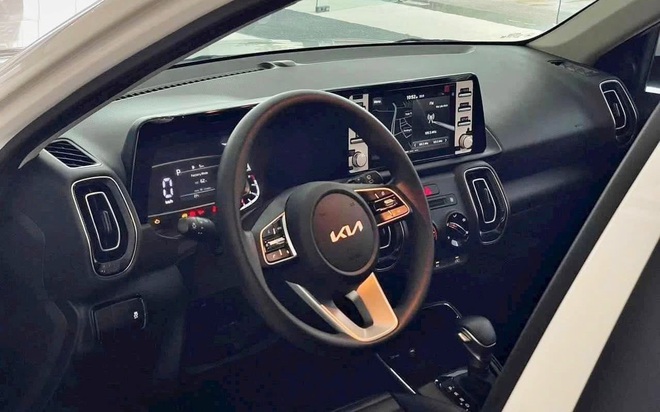 Kia Sonet thêm bản giá rẻ tại Việt Nam: Thực tế còn 493 triệu đồng tại đại lý, lược 3 tính năng, thêm cạnh tranh Raize, Venue- Ảnh 7. Kia Sonet thêm bản giá rẻ tại Việt Nam: Thực tế còn 493 triệu đồng tại đại lý, lược 3 tính năng, thêm cạnh tranh Raize, Venue- Ảnh 7.