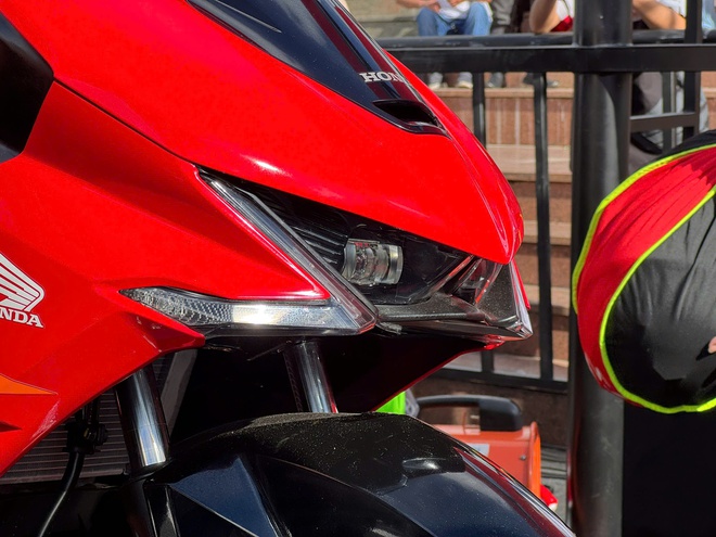 Honda ra mắt 3 xe máy mới: Winner R 'lột xác', ADV350 lần đầu xuất hiện, Rebel 1100 nâng cấp mới- Ảnh 4. Honda ra mắt 3 xe máy mới: Winner R 'lột xác', ADV350 lần đầu xuất hiện, Rebel 1100 nâng cấp mới- Ảnh 4.