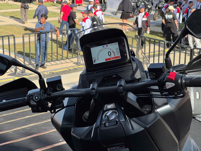 Honda ra mắt 3 xe máy mới: Winner R 'lột xác', ADV350 lần đầu xuất hiện, Rebel 1100 nâng cấp mới- Ảnh 18. Honda ra mắt 3 xe máy mới: Winner R 'lột xác', ADV350 lần đầu xuất hiện, Rebel 1100 nâng cấp mới- Ảnh 18.