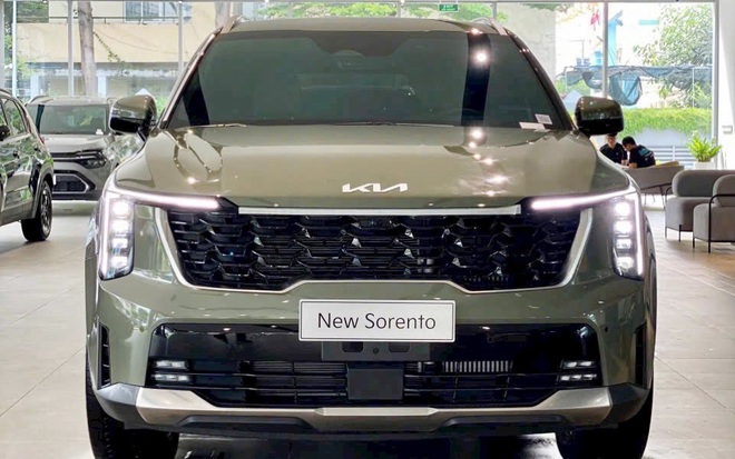 Chọn Kia Sorento hay Ford Everest cùng giá gần 1,47 tỷ đồng, bảng so sánh này sẽ cho bạn thấy cuộc ganh đua gắt gao về công nghệ- Ảnh 1. Chọn Kia Sorento hay Ford Everest cùng giá gần 1,47 tỷ đồng, bảng so sánh này sẽ cho bạn thấy cuộc ganh đua gắt gao về công nghệ- Ảnh 1.