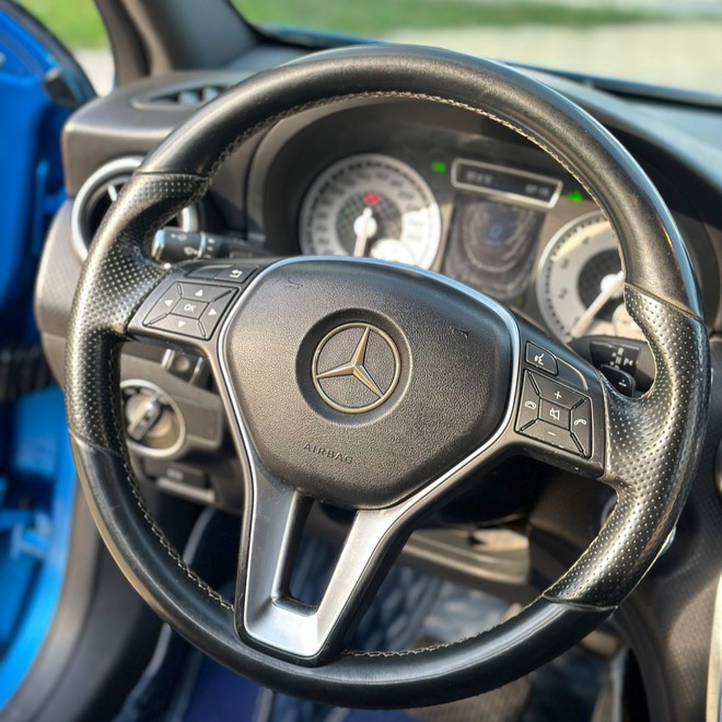 Rao Mercedes-Benz A-Class ngang ngửa Hyundai Grand i10, người bán chia sẻ: Hơn 400 triệu đồng lấy được xe Đức luôn- Ảnh 7. Rao Mercedes-Benz A-Class ngang ngửa Hyundai Grand i10, người bán chia sẻ: Hơn 400 triệu đồng lấy được xe Đức luôn- Ảnh 7.