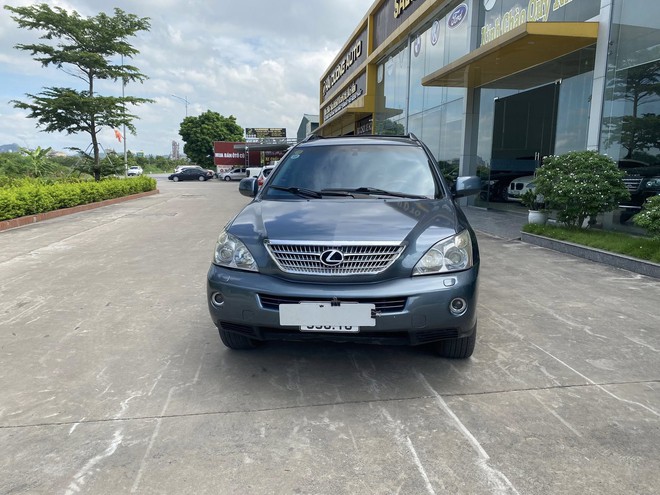 Bỏ ra 375 triệu, sở hữu ngay Lexus RX 400h để trải nghiệm công nghệ hybrid nhưng phải chấp nhận đánh đổi 1 điều- Ảnh 2. Bỏ ra 375 triệu, sở hữu ngay Lexus RX 400h để trải nghiệm công nghệ hybrid nhưng phải chấp nhận đánh đổi 1 điều- Ảnh 2.