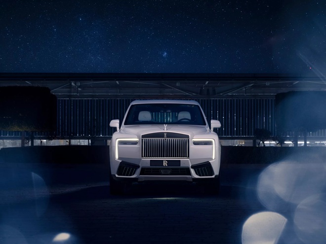 Sống đủ lâu để thấy Rolls-Royce làm trần xe vẽ tay, mất 160 giờ hoàn thiện để giới thượng lưu lên vũ trụ mà không cần phi thuyền- Ảnh 10. Sống đủ lâu để thấy Rolls-Royce làm trần xe vẽ tay, mất 160 giờ hoàn thiện để giới thượng lưu lên vũ trụ mà không cần phi thuyền- Ảnh 10.