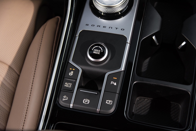 Đánh giá Kia Sorento 2025: Vẫn có động cơ dầu, treo ‘ngon’, thêm tính năng ADAS đấu Santa Fe- Ảnh 32. Đánh giá Kia Sorento 2025: Vẫn có động cơ dầu, treo ‘ngon’, thêm tính năng ADAS đấu Santa Fe- Ảnh 32.