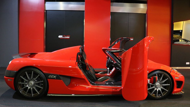 Koenigsegg CCX lần đầu lăn bánh công khai tại Việt Nam sau khi có biển số: CĐM tò mò người cầm lái- Ảnh 3. Koenigsegg CCX lần đầu lăn bánh công khai tại Việt Nam sau khi có biển số: CĐM tò mò người cầm lái- Ảnh 3.