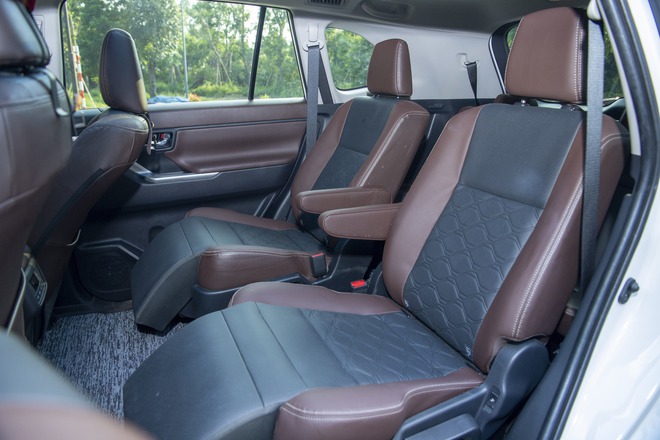 Bán GX 470 đổi Innova Cross HEV xuyên Việt 6.000km cùng 3 thế hệ, người dùng chia sẻ: ‘Bố 82 tuổi, mẹ đau chân vẫn ngồi thoải mái’- Ảnh 12. Bán GX 470 đổi Innova Cross HEV xuyên Việt 6.000km cùng 3 thế hệ, người dùng chia sẻ: ‘Bố 82 tuổi, mẹ đau chân vẫn ngồi thoải mái’- Ảnh 12.