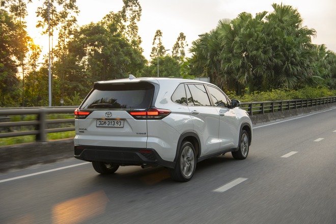 Bán GX 470 đổi Innova Cross HEV xuyên Việt 6.000km cùng 3 thế hệ, người dùng chia sẻ: ‘Bố 82 tuổi, mẹ đau chân vẫn ngồi thoải mái’- Ảnh 1. Bán GX 470 đổi Innova Cross HEV xuyên Việt 6.000km cùng 3 thế hệ, người dùng chia sẻ: ‘Bố 82 tuổi, mẹ đau chân vẫn ngồi thoải mái’- Ảnh 1.