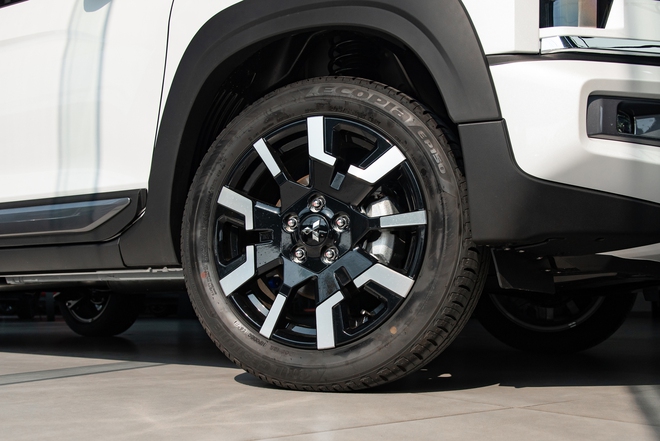 Soi kỹ từng khác biệt của Mitsubishi Xpander 2025 vừa ra mắt: Giá cao nhất 699 triệu, đã có 6 túi khí, màn hình điện tử- Ảnh 10. Soi kỹ từng khác biệt của Mitsubishi Xpander 2025 vừa ra mắt: Giá cao nhất 699 triệu, đã có 6 túi khí, màn hình điện tử- Ảnh 10.