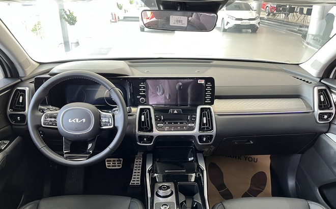 Kia Sorento còn lựa chọn cho khách Việt thích hybrid: Bản PHEV giảm còn hơn 1,26 tỷ đồng, người mua phải đánh đổi 2 điều- Ảnh 5. Kia Sorento còn lựa chọn cho khách Việt thích hybrid: Bản PHEV giảm còn hơn 1,26 tỷ đồng, người mua phải đánh đổi 2 điều- Ảnh 5.