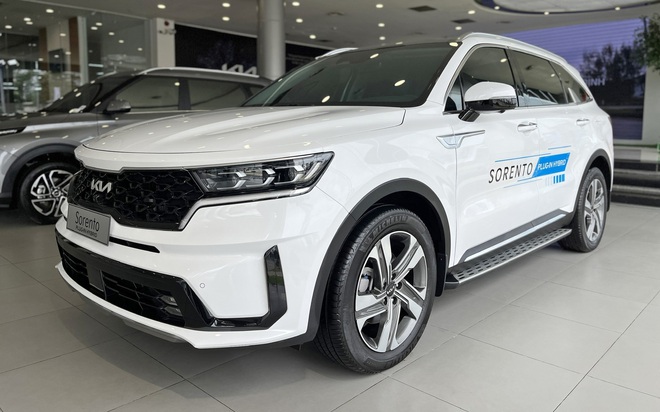 Kia Sorento còn lựa chọn cho khách Việt thích hybrid: Bản PHEV giảm còn hơn 1,26 tỷ đồng, người mua phải đánh đổi 2 điều- Ảnh 3. Kia Sorento còn lựa chọn cho khách Việt thích hybrid: Bản PHEV giảm còn hơn 1,26 tỷ đồng, người mua phải đánh đổi 2 điều- Ảnh 3.