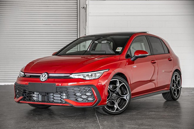VW Golf lộ diện ở Việt Nam: Là bản giữa và bản tiêu chuẩn, giá khởi điểm chưa đến 800 triệu, có máy hybrid- Ảnh 7. VW Golf lộ diện ở Việt Nam: Là bản giữa và bản tiêu chuẩn, giá khởi điểm chưa đến 800 triệu, có máy hybrid- Ảnh 7.