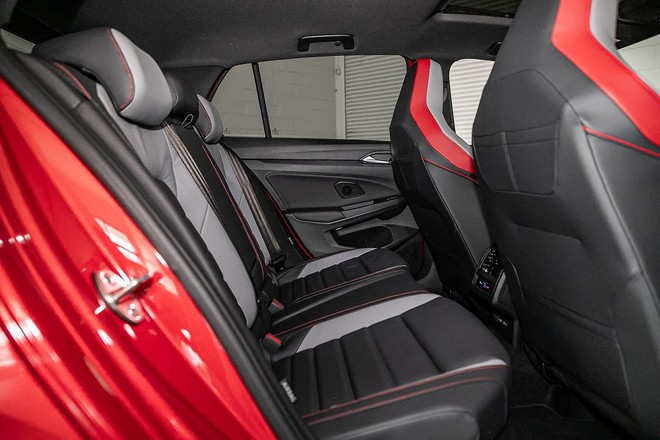 VW Golf lộ diện ở Việt Nam: Là bản giữa và bản tiêu chuẩn, giá khởi điểm chưa đến 800 triệu, có máy hybrid- Ảnh 13. VW Golf lộ diện ở Việt Nam: Là bản giữa và bản tiêu chuẩn, giá khởi điểm chưa đến 800 triệu, có máy hybrid- Ảnh 13.