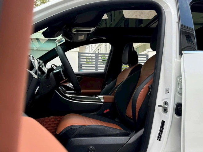 TikToker 175 triệu lượt thích tặng bạn gái Mercedes-Benz GLC 300 4Matic màu trắng trong ngày đặc biệt, chị em vào chỉ biết ‘xin vía’- Ảnh 6.