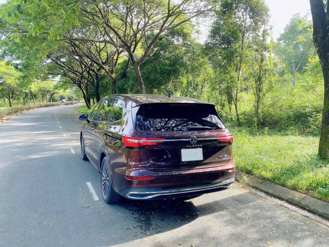 Chiếc VW Viloran này rao bán gần 2,1 tỷ đồng, khách hàng tiết kiệm 450 triệu so với mua mới lại được nội thất rộng hơn Carnival- Ảnh 3. Chiếc VW Viloran này rao bán gần 2,1 tỷ đồng, khách hàng tiết kiệm 450 triệu so với mua mới lại được nội thất rộng hơn Carnival- Ảnh 3.