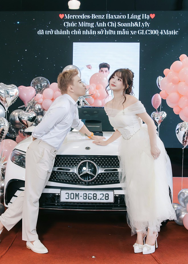 TikToker 175 triệu lượt thích tặng bạn gái Mercedes-Benz GLC 300 4Matic màu trắng trong ngày đặc biệt, chị em vào chỉ biết ‘xin vía’- Ảnh 2.