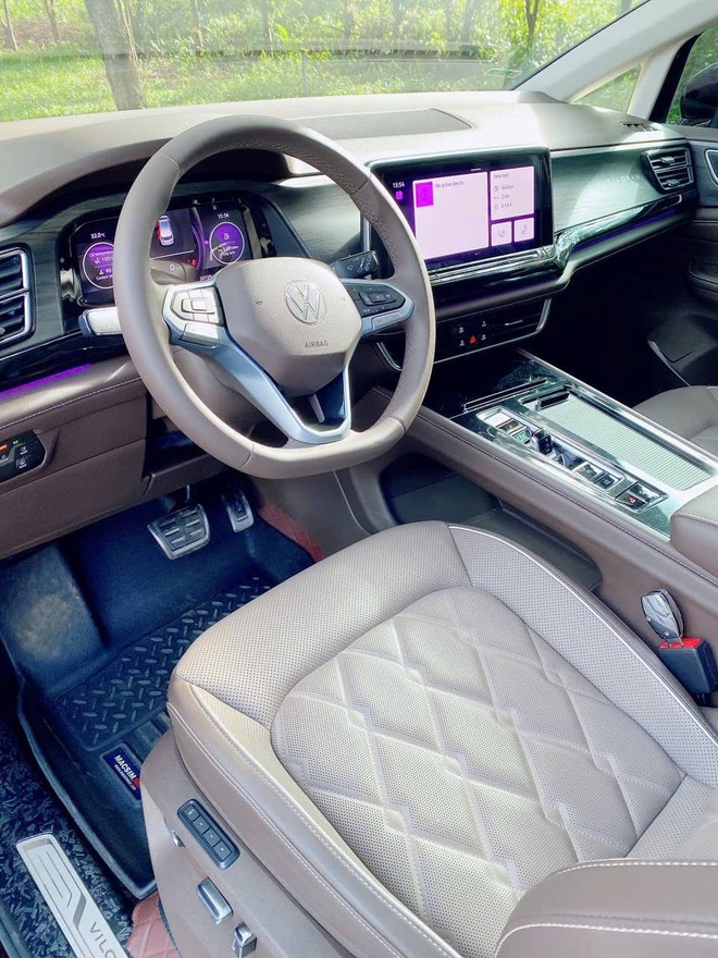 Chiếc VW Viloran này rao bán gần 2,1 tỷ đồng, khách hàng tiết kiệm 450 triệu so với mua mới lại được nội thất rộng hơn Carnival- Ảnh 4. Chiếc VW Viloran này rao bán gần 2,1 tỷ đồng, khách hàng tiết kiệm 450 triệu so với mua mới lại được nội thất rộng hơn Carnival- Ảnh 4.