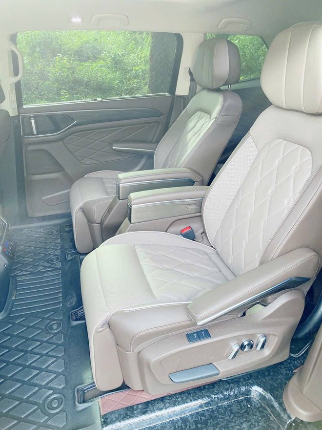 Chiếc VW Viloran này rao bán gần 2,1 tỷ đồng, khách hàng tiết kiệm 450 triệu so với mua mới lại được nội thất rộng hơn Carnival- Ảnh 5. Chiếc VW Viloran này rao bán gần 2,1 tỷ đồng, khách hàng tiết kiệm 450 triệu so với mua mới lại được nội thất rộng hơn Carnival- Ảnh 5.