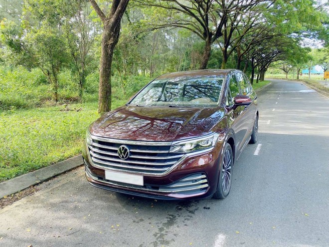 Chiếc VW Viloran này rao bán gần 2,1 tỷ đồng, khách hàng tiết kiệm 450 triệu so với mua mới lại được nội thất rộng hơn Carnival- Ảnh 2. Chiếc VW Viloran này rao bán gần 2,1 tỷ đồng, khách hàng tiết kiệm 450 triệu so với mua mới lại được nội thất rộng hơn Carnival- Ảnh 2.