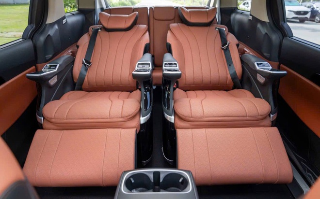 Kia Carnival hybrid có tùy chọn cho khách Việt chịu chơi: Thêm 80 triệu đồng lấy ghế massage, điều khiển cảm ứng, cạnh tranh Viloran- Ảnh 6. Kia Carnival hybrid có tùy chọn cho khách Việt chịu chơi: Thêm 80 triệu đồng lấy ghế massage, điều khiển cảm ứng, cạnh tranh Viloran- Ảnh 6.