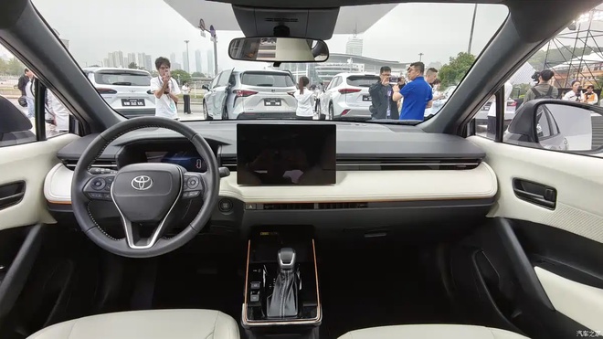 Toyota Corolla Cross 2026 ra mắt sát Việt Nam với tên gọi khác: Có điểm như xe điện, màn hình khủng, động cơ hybrid mạnh hơn- Ảnh 4.