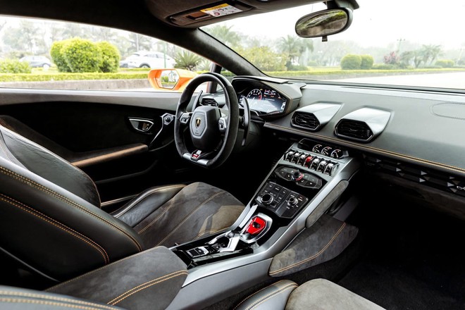 Chiếc Lamborghini Huracan này ‘mất giá hơn 1 tỷ/năm’, bán lại ngang Porsche Taycan mua mới mà vẫn được mác siêu xe- Ảnh 4. Chiếc Lamborghini Huracan này ‘mất giá hơn 1 tỷ/năm’, bán lại ngang Porsche Taycan mua mới mà vẫn được mác siêu xe- Ảnh 4.