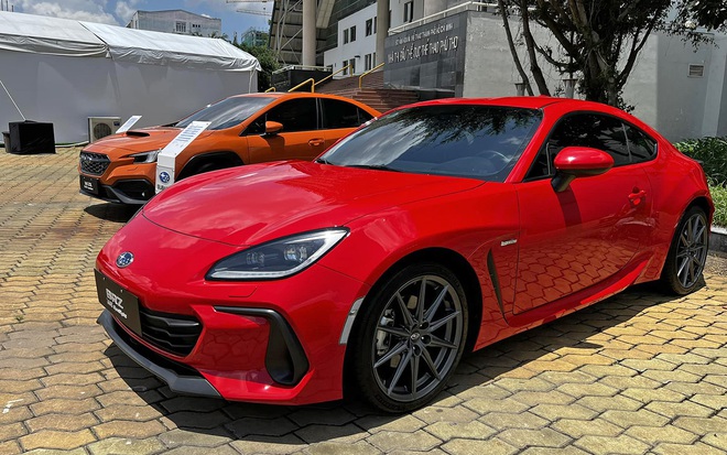 Cường đô la 'tậu' Subaru BRZ số sàn, dân mạng đùa: ‘May có bộ tem mới phân biệt được đâu là xe mới mua’- Ảnh 5. Cường đô la 'tậu' Subaru BRZ số sàn, dân mạng đùa: ‘May có bộ tem mới phân biệt được đâu là xe mới mua’- Ảnh 5.