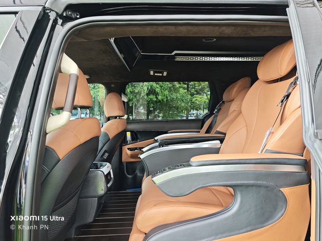 Soi chi tiết Kia Thacoroyal tại Việt Nam: Phát triển từ Carnival, khoang sau dạng thương gia, màn hình 21 inch, giá khó mà rẻ- Ảnh 8.