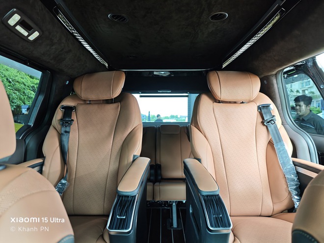 Soi chi tiết Kia Thacoroyal tại Việt Nam: Phát triển từ Carnival, khoang sau dạng thương gia, màn hình 21 inch, giá khó mà rẻ- Ảnh 7.