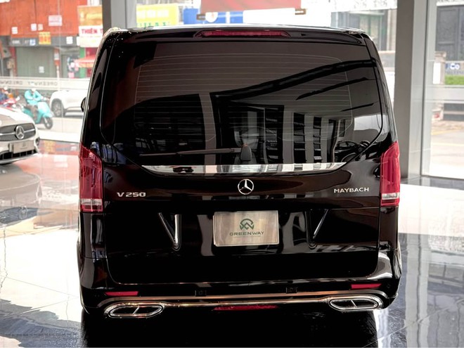 Mercedes-Benz V 250 cũ rao bán gần 2 tỷ đồng: Độ nội thất hết 950 triệu, người bán chia sẻ 'nội thất chưa chắc S-Class sánh kịp'- Ảnh 6. Mercedes-Benz V 250 cũ rao bán gần 2 tỷ đồng: Độ nội thất hết 950 triệu, người bán chia sẻ 'nội thất chưa chắc S-Class sánh kịp'- Ảnh 6.