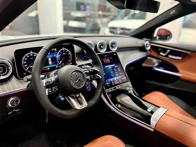 Mercedes-AMG C 43 giảm giá kỷ lục còn dưới 2 tỷ đồng tại đại lý: Máy khủng nhưng 'rẻ' ngang bản thường, gián tiếp làm khó Civic Type R- Ảnh 10. Mercedes-AMG C 43 giảm giá kỷ lục còn dưới 2 tỷ đồng tại đại lý: Máy khủng nhưng 'rẻ' ngang bản thường, gián tiếp làm khó Civic Type R- Ảnh 10.