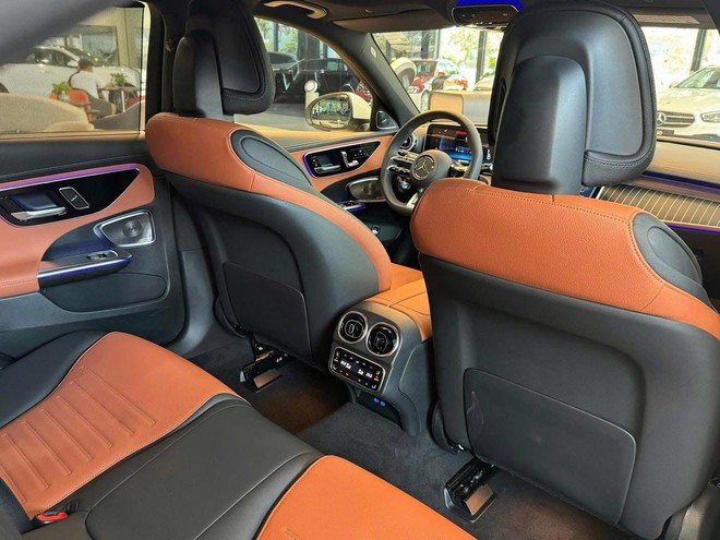 Mercedes-AMG C 43 giảm giá kỷ lục còn dưới 2 tỷ đồng tại đại lý: Máy khủng nhưng 'rẻ' ngang bản thường, gián tiếp làm khó Civic Type R- Ảnh 12. Mercedes-AMG C 43 giảm giá kỷ lục còn dưới 2 tỷ đồng tại đại lý: Máy khủng nhưng 'rẻ' ngang bản thường, gián tiếp làm khó Civic Type R- Ảnh 12.