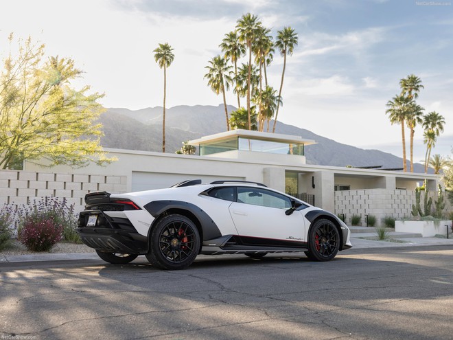 Lamborghini Huracan bản gầm cao xuất hiện tại Huế: Khoảng sáng gầm gần bằng Tucson, dễ 'băm bổ' ổ gà tại Việt Nam- Ảnh 5. Lamborghini Huracan bản gầm cao xuất hiện tại Huế: Khoảng sáng gầm gần bằng Tucson, dễ 'băm bổ' ổ gà tại Việt Nam- Ảnh 5.