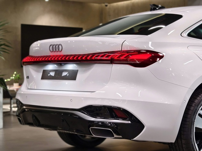 Chi tiết Audi A5 Sportback 2025 tại đại lý: Giá gần 2,2 tỷ đồng, rẻ hơn BMW 5-Series nhưng có đủ ADAS, 3 màn hình- Ảnh 9. Chi tiết Audi A5 Sportback 2025 tại đại lý: Giá gần 2,2 tỷ đồng, rẻ hơn BMW 5-Series nhưng có đủ ADAS, 3 màn hình- Ảnh 9.