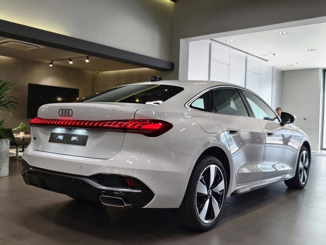 Chi tiết Audi A5 Sportback 2025 tại đại lý: Giá gần 2,2 tỷ đồng, rẻ hơn BMW 5-Series nhưng có đủ ADAS, 3 màn hình- Ảnh 8. Chi tiết Audi A5 Sportback 2025 tại đại lý: Giá gần 2,2 tỷ đồng, rẻ hơn BMW 5-Series nhưng có đủ ADAS, 3 màn hình- Ảnh 8.
