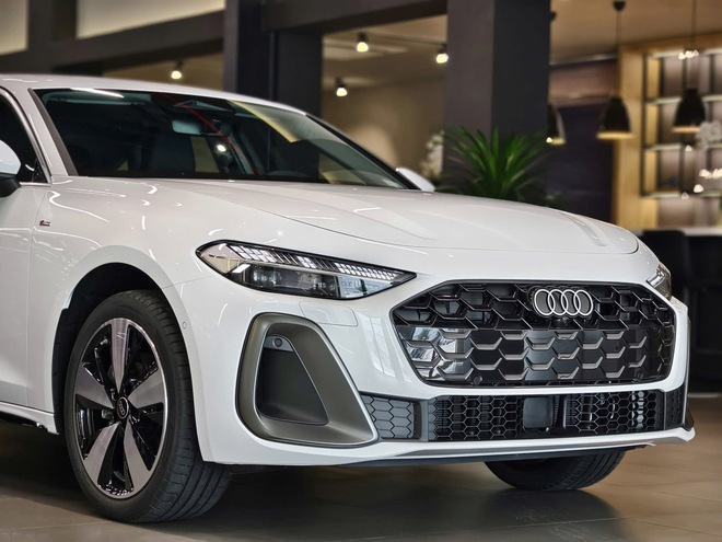 Chi tiết Audi A5 Sportback 2025 tại đại lý: Giá gần 2,2 tỷ đồng, rẻ hơn BMW 5-Series nhưng có đủ ADAS, 3 màn hình- Ảnh 3. Chi tiết Audi A5 Sportback 2025 tại đại lý: Giá gần 2,2 tỷ đồng, rẻ hơn BMW 5-Series nhưng có đủ ADAS, 3 màn hình- Ảnh 3.