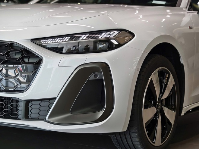 Chi tiết Audi A5 Sportback 2025 tại đại lý: Giá gần 2,2 tỷ đồng, rẻ hơn BMW 5-Series nhưng có đủ ADAS, 3 màn hình- Ảnh 6. Chi tiết Audi A5 Sportback 2025 tại đại lý: Giá gần 2,2 tỷ đồng, rẻ hơn BMW 5-Series nhưng có đủ ADAS, 3 màn hình- Ảnh 6.