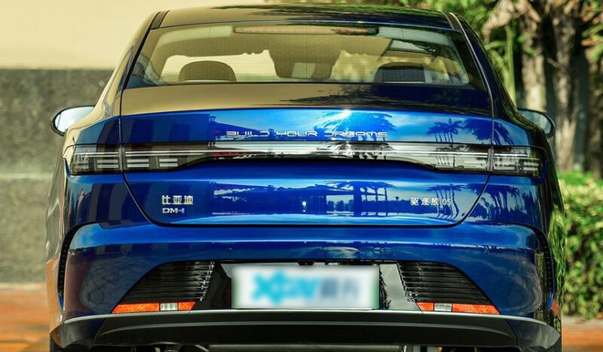 Lộ ảnh BYD 05 tại Việt Nam: Sedan cỡ C dùng động cơ plug-in hybrid, chạy 120km không cần xăng- Ảnh 8. Lộ ảnh BYD 05 tại Việt Nam: Sedan cỡ C dùng động cơ plug-in hybrid, chạy 120km không cần xăng- Ảnh 8.