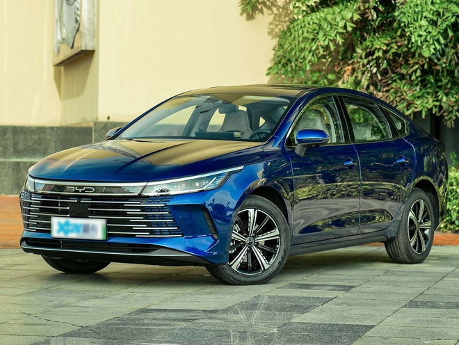 Lộ ảnh BYD 05 tại Việt Nam: Sedan cỡ C dùng động cơ plug-in hybrid, chạy 120km không cần xăng- Ảnh 5. Lộ ảnh BYD 05 tại Việt Nam: Sedan cỡ C dùng động cơ plug-in hybrid, chạy 120km không cần xăng- Ảnh 5.