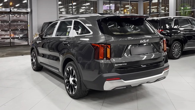 Kia Sorento 2025 lộ diện tại Việt Nam: Dự kiến ra mắt ngay tháng này, 4 phiên bản, thêm nhiều ‘option’, có chi tiết như Carnival- Ảnh 6. Kia Sorento 2025 lộ diện tại Việt Nam: Dự kiến ra mắt ngay tháng này, 4 phiên bản, thêm nhiều ‘option’, có chi tiết như Carnival- Ảnh 6.