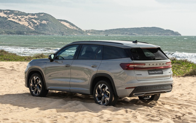 Skoda Kodiaq có giá mới tại Việt Nam: Cao nhất gần 1,5 tỷ đồng, bản 'base' vẫn giảm 81 triệu lăn bánh cạnh tranh Santa Fe, Everest- Ảnh 6. Skoda Kodiaq có giá mới tại Việt Nam: Cao nhất gần 1,5 tỷ đồng, bản 'base' vẫn giảm 81 triệu lăn bánh cạnh tranh Santa Fe, Everest- Ảnh 6.