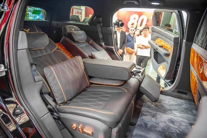 Lạc Hồng 900 LX nhận cọc tại đại lý: Bản tiêu chuẩn giá dự kiến 5 tỷ đồng, bản chống đạn giá có thể ngang Rolls-Royce Ghost- Ảnh 5. Lạc Hồng 900 LX nhận cọc tại đại lý: Bản tiêu chuẩn giá dự kiến 5 tỷ đồng, bản chống đạn giá có thể ngang Rolls-Royce Ghost- Ảnh 5.