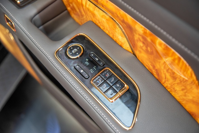 Lạc Hồng 900 LX nhận cọc tại đại lý: Bản tiêu chuẩn giá dự kiến 5 tỷ đồng, bản chống đạn giá có thể ngang Rolls-Royce Ghost- Ảnh 7. Lạc Hồng 900 LX nhận cọc tại đại lý: Bản tiêu chuẩn giá dự kiến 5 tỷ đồng, bản chống đạn giá có thể ngang Rolls-Royce Ghost- Ảnh 7.