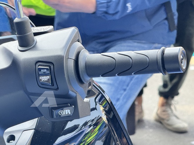 Honda UC3 ra mắt Việt Nam: Pin LFP đi 120km, m&agrave;n h&igrave;nh TFT như xe ph&acirc;n khối lớn, gi&aacute; dự kiến trăm triệu nhưng c&oacute; thể 'mềm' hơn khi c&oacute; điều n&agrave;y- Ảnh 18.