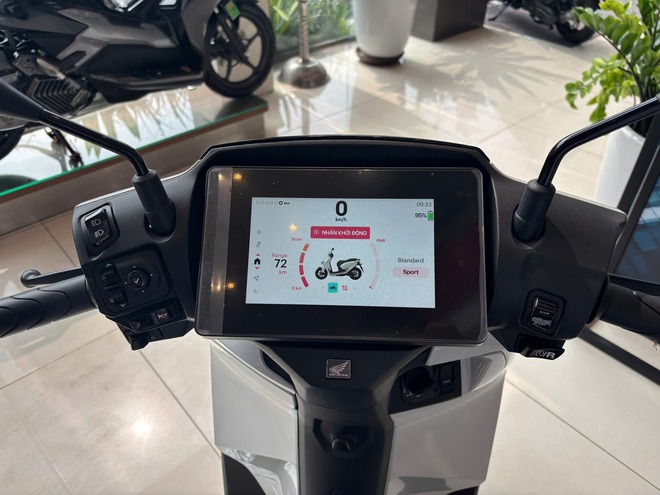 &lsquo;C&acirc;n n&atilde;o&rsquo; mua Honda CUV e: bản n&agrave;o ở Việt Nam: Thu&ecirc; pin gi&aacute; ngang Air Blade sẽ lời 2 thứ nhưng đi l&acirc;u d&agrave;i th&igrave; &lsquo;biết mặt nhau&rsquo;- Ảnh 6.