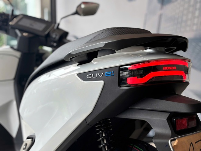 &lsquo;C&acirc;n n&atilde;o&rsquo; mua Honda CUV e: bản n&agrave;o ở Việt Nam: Thu&ecirc; pin gi&aacute; ngang Air Blade sẽ lời 2 thứ nhưng đi l&acirc;u d&agrave;i th&igrave; &lsquo;biết mặt nhau&rsquo;- Ảnh 5.