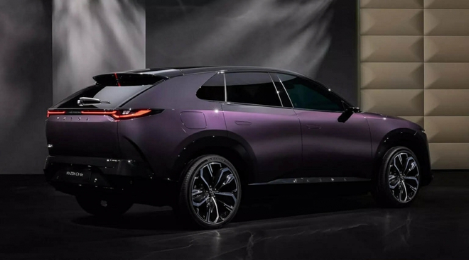 Mazda CX-6e ch&iacute;nh thức ra mắt, kh&ocirc;ng b&aacute;n tại Mỹ- Ảnh 11.