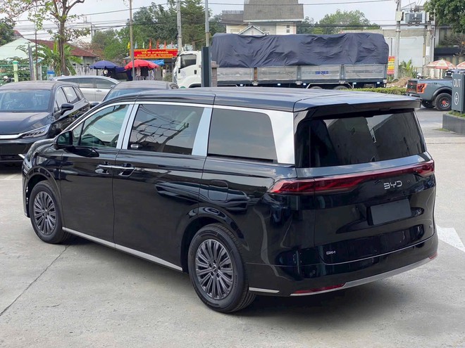 BYD bán hơn 5.000 xe sau 2 năm vào Việt Nam, MPV M9 chốt hàng trăm khách đặt cọc dù giá ngang xe Đức- Ảnh 5. BYD bán hơn 5.000 xe sau 2 năm vào Việt Nam, MPV M9 chốt hàng trăm khách đặt cọc dù giá ngang xe Đức- Ảnh 5.