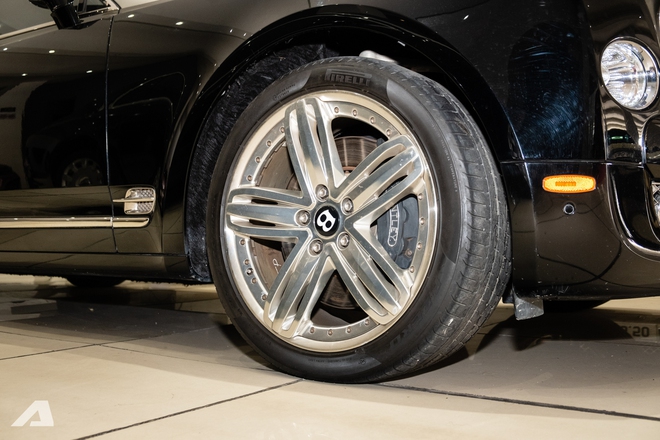 Rolls-Royce Ghost v&agrave; Bentley Mulsanne 15 tuổi b&aacute;n lại chỉ 5,5 tỷ đồng: Xe si&ecirc;u sang gi&aacute; thực tế chỉ ngang S-Class, 7-Series- Ảnh 7.